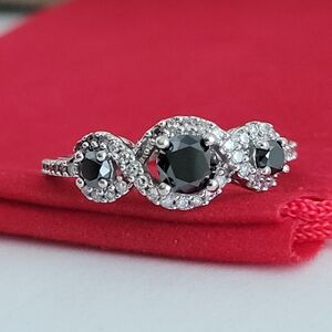 ❤️10k Size 7.75 Gorgeous Solid White Gold Black and White Diamond Ring! 👌🎁